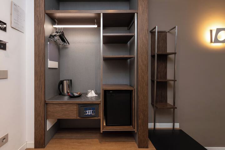 Room 11 of 19