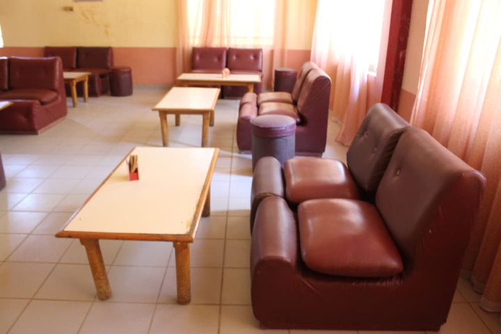 Lounge 15 of 22