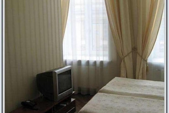 Room 9 of 33