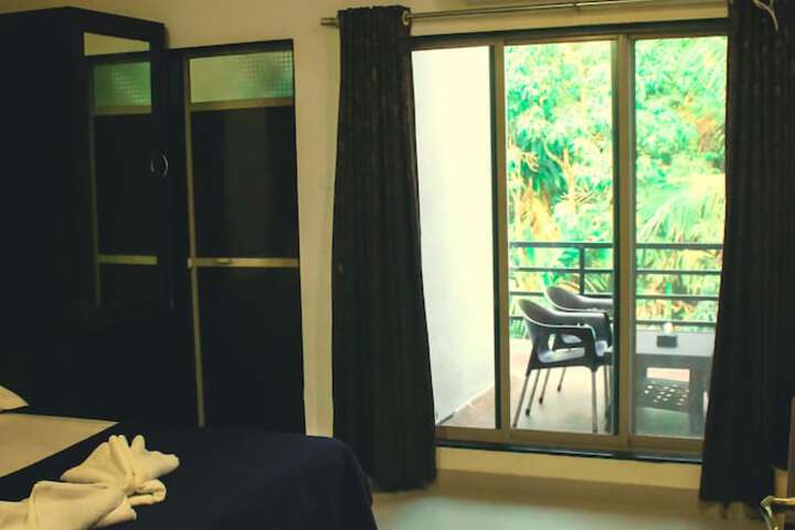 Room 4 of 28