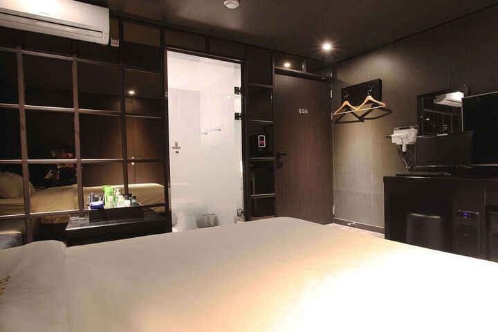 Room 62 of 75