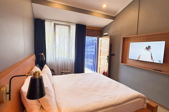 Room 35 of 151