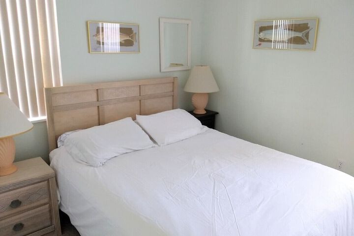 Room 3 of 37