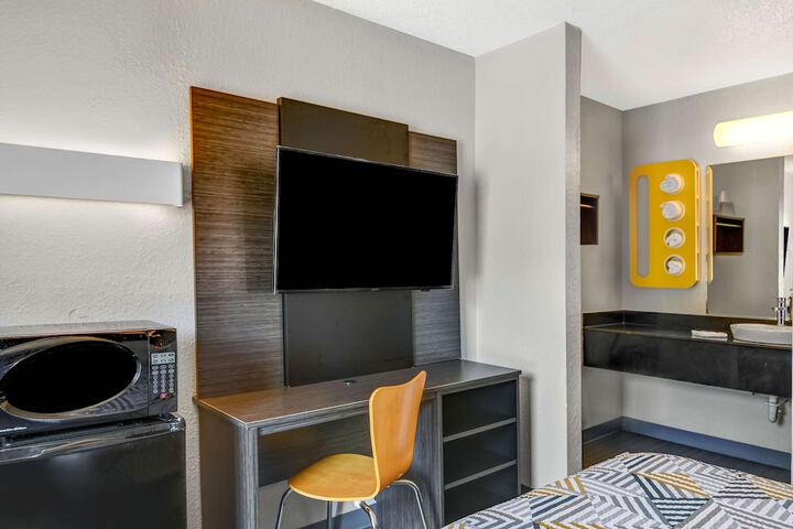 Room 11 of 52