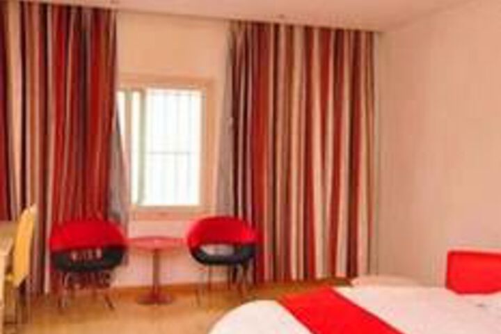 Room 28 of 34