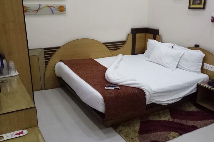 Room 8 of 17