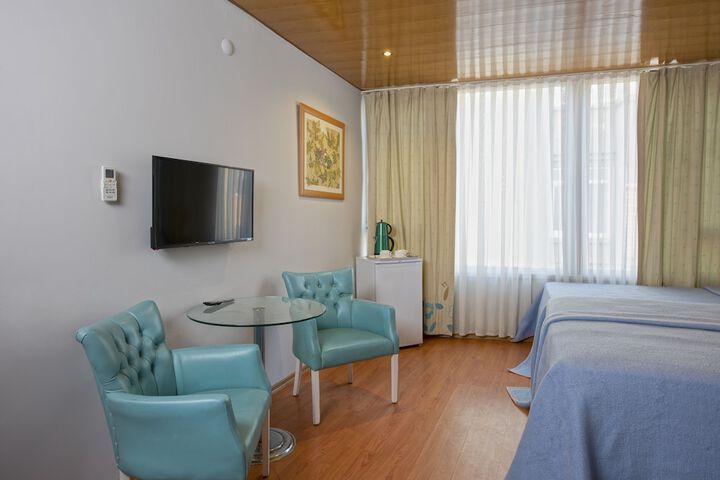 Room 7 of 14