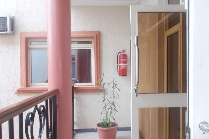 Franphinas Suites and Hotel