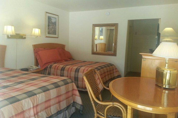 Room 4 of 17
