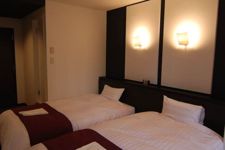Room 6 of 25