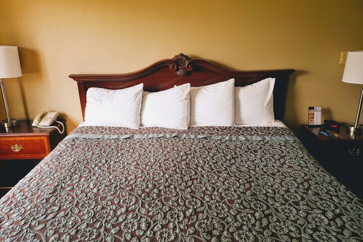 1 King Bed (27 of 27)