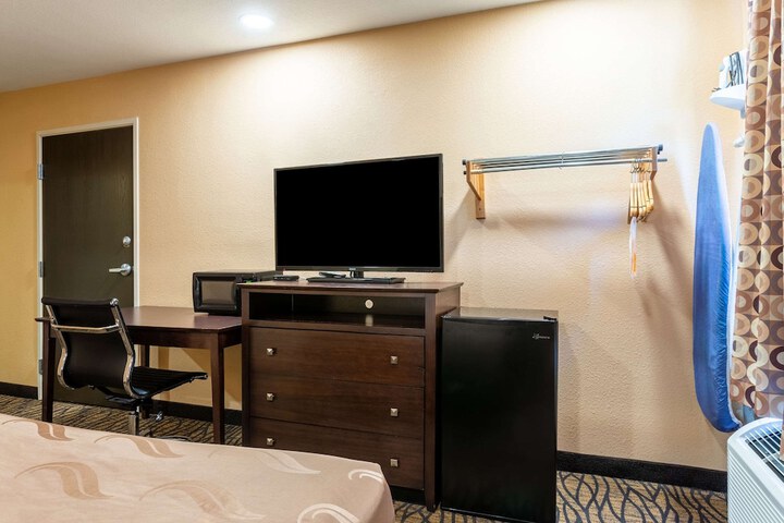 Queen Bed Accessible (1 of 5)