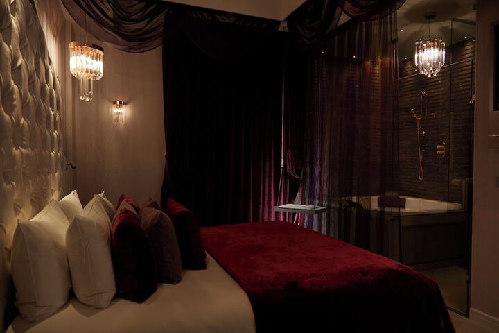 Room 25 of 94