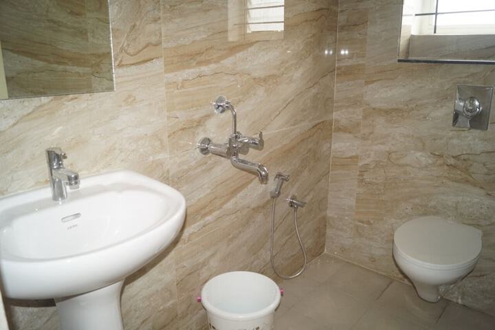 Room 4 of 7