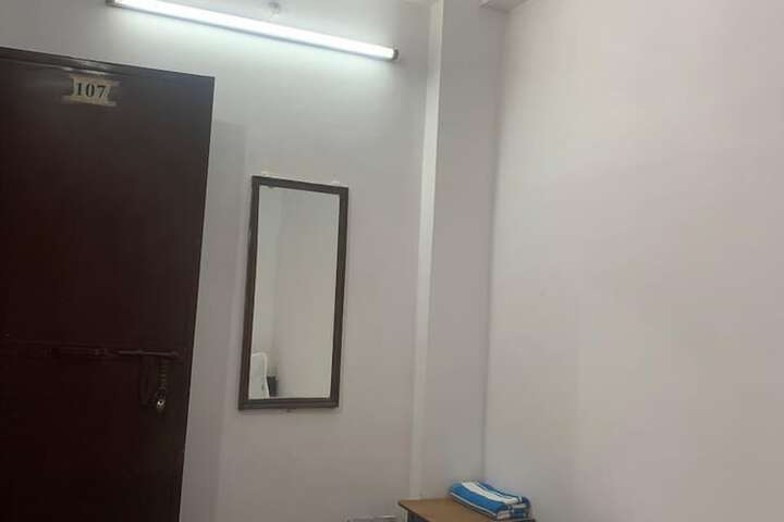 Room 33 of 60