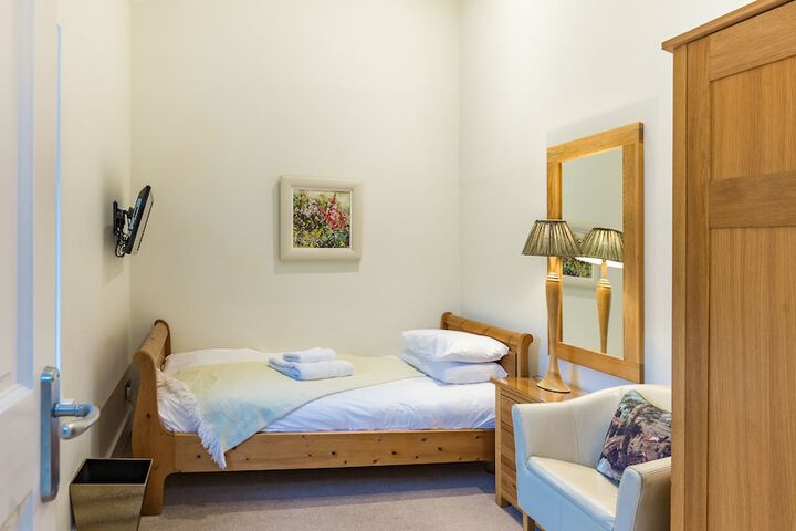 Room 18 of 403