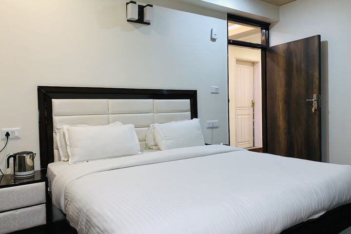 Room 7 of 40
