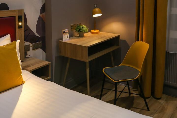 Room 52 of 98