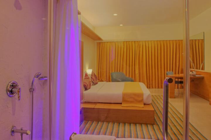 Room 83 of 125
