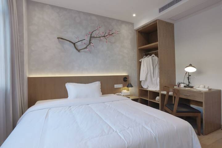 Room 3 of 43