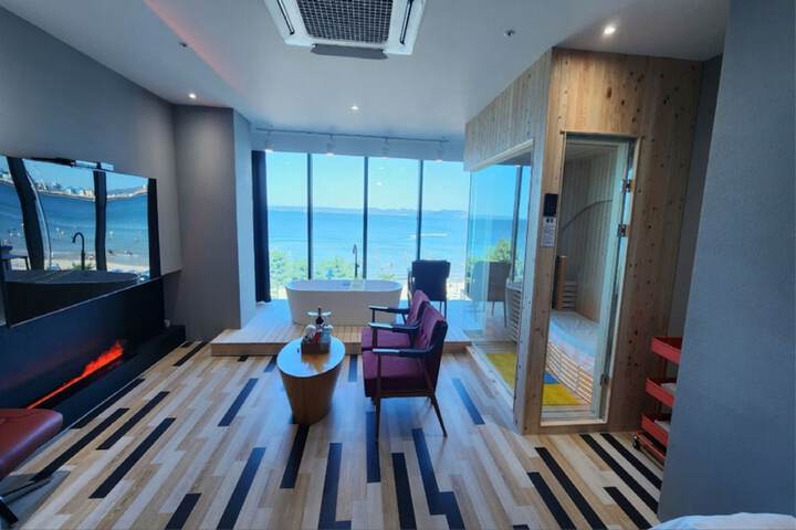 Room 38 of 184