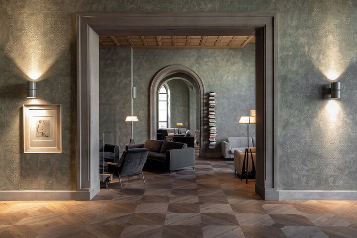 Entrance & Lobby