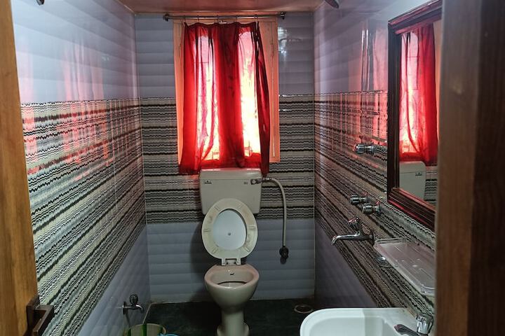 Room 31 of 37