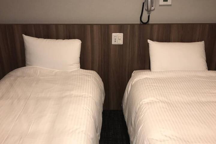 Room 17 of 46