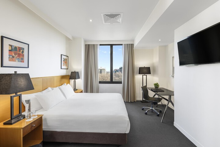 Room 16 of 38