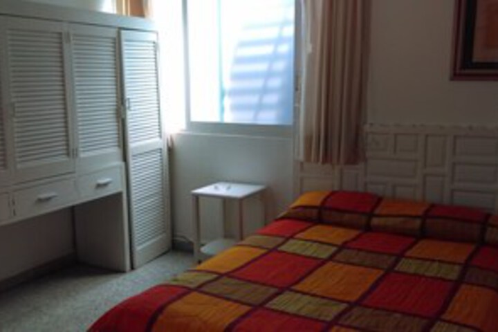 Room 8 of 33