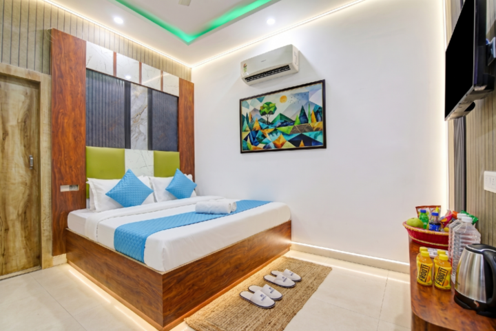 Hotel Cozy Nest Burari - Near Burari Metro Station