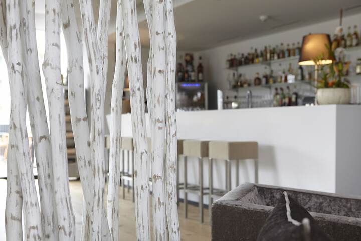 Lounge 21 of 30