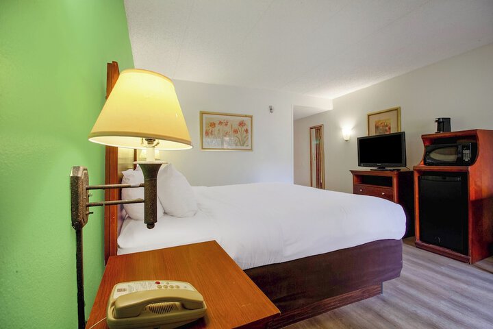 1 King Bed (23 of 38)