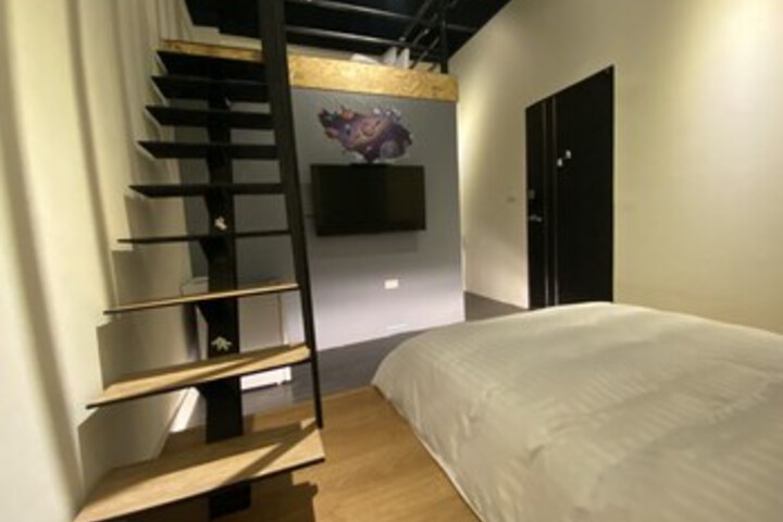 Room 72 of 89