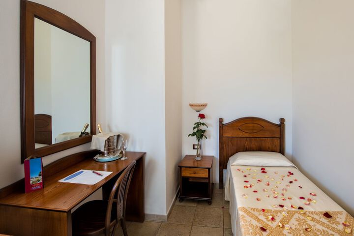Room 6 of 31