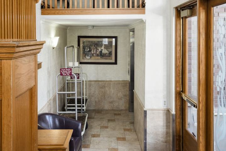 Hotel 2 of 106