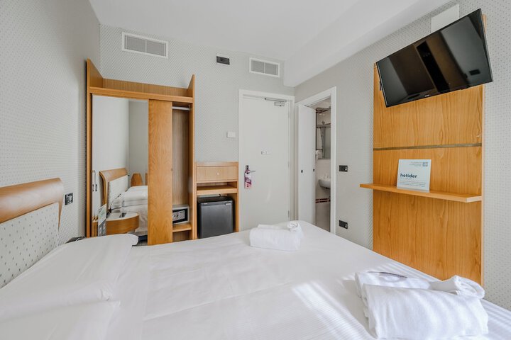 Room 5 of 97