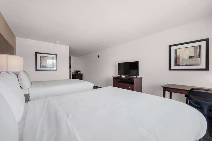 Guest Room 2 Queen Beds (9 of 14)