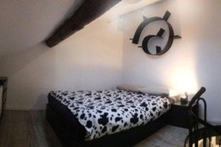 Room 7 of 16