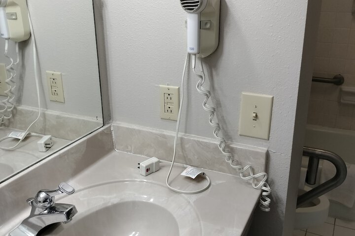 Room 164 of 190