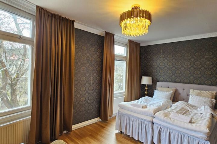 Room 2 of 24