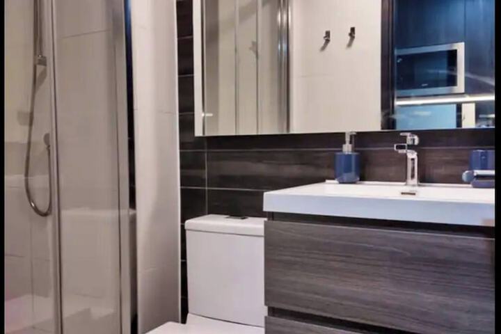Room 10 of 25