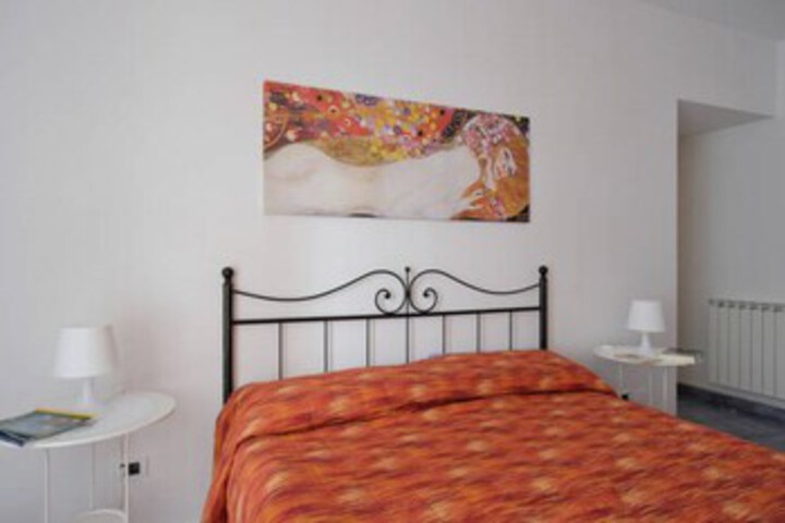 Room 25 of 40