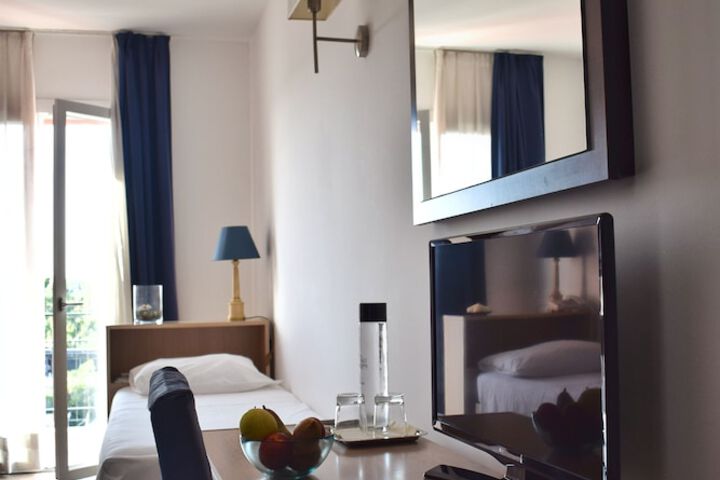 Room 7 of 34