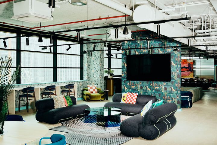 Lounge 70 of 95