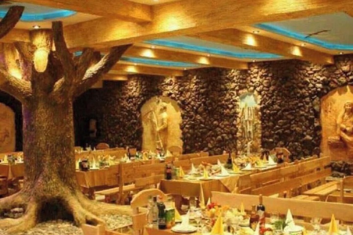 Dining 20 of 29