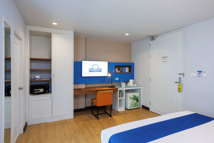 Room 18 of 110