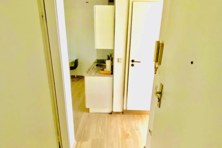 Room 3 of 8