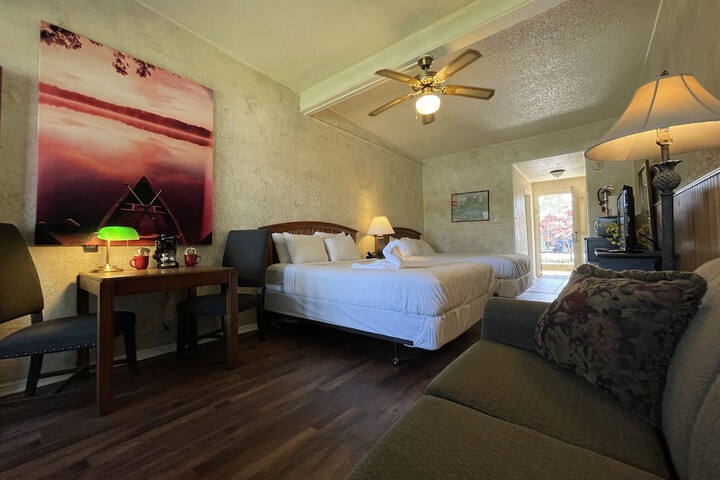 Photo of Mountain Harbor King Guest Room on Lake Ouachita by RedAwning