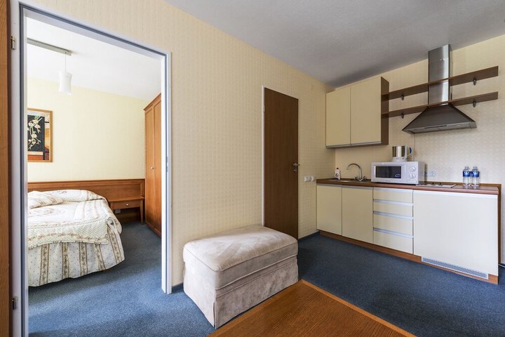 Room 22 of 64